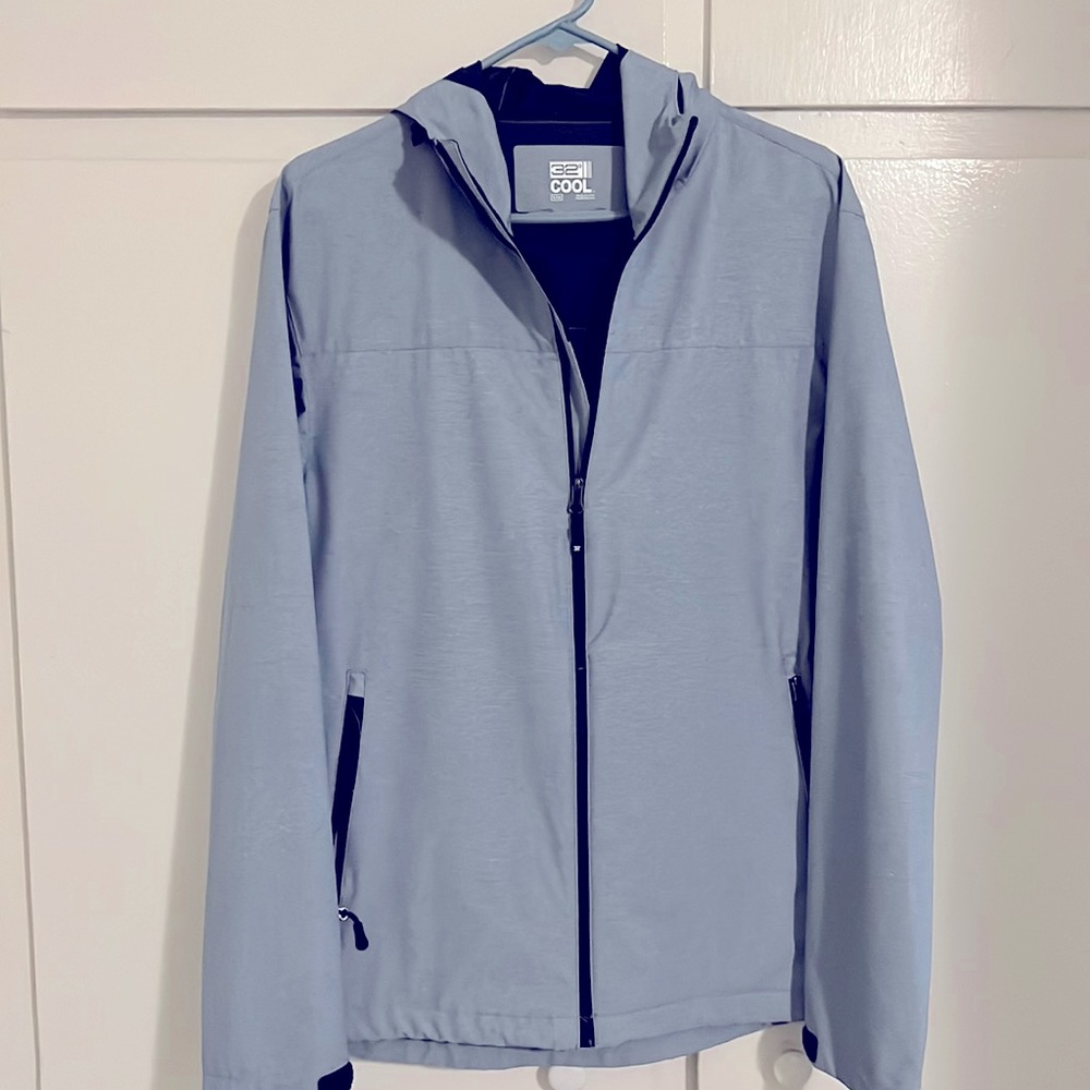 32 Cool light rain jacket